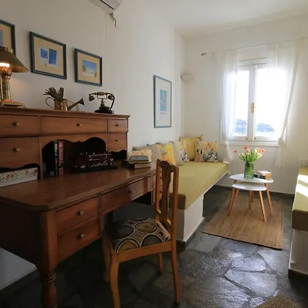 Apartment Captain's